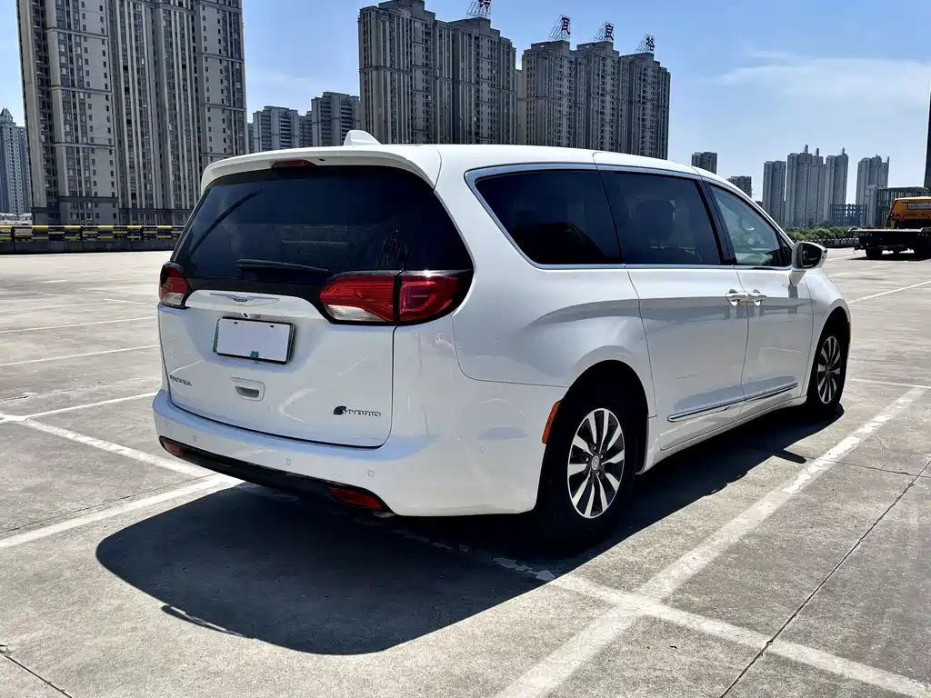 Chrysler Grand Voyager PHEV 2025 — фото 6