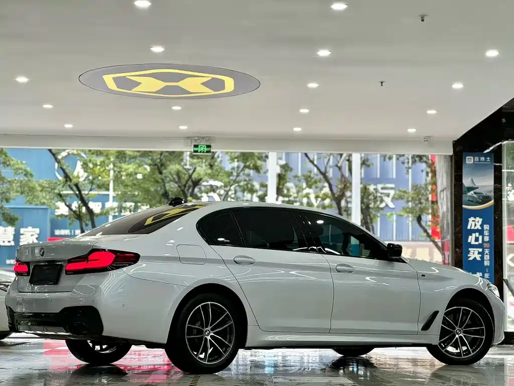 BMW 5 Series 2023 — фото 18