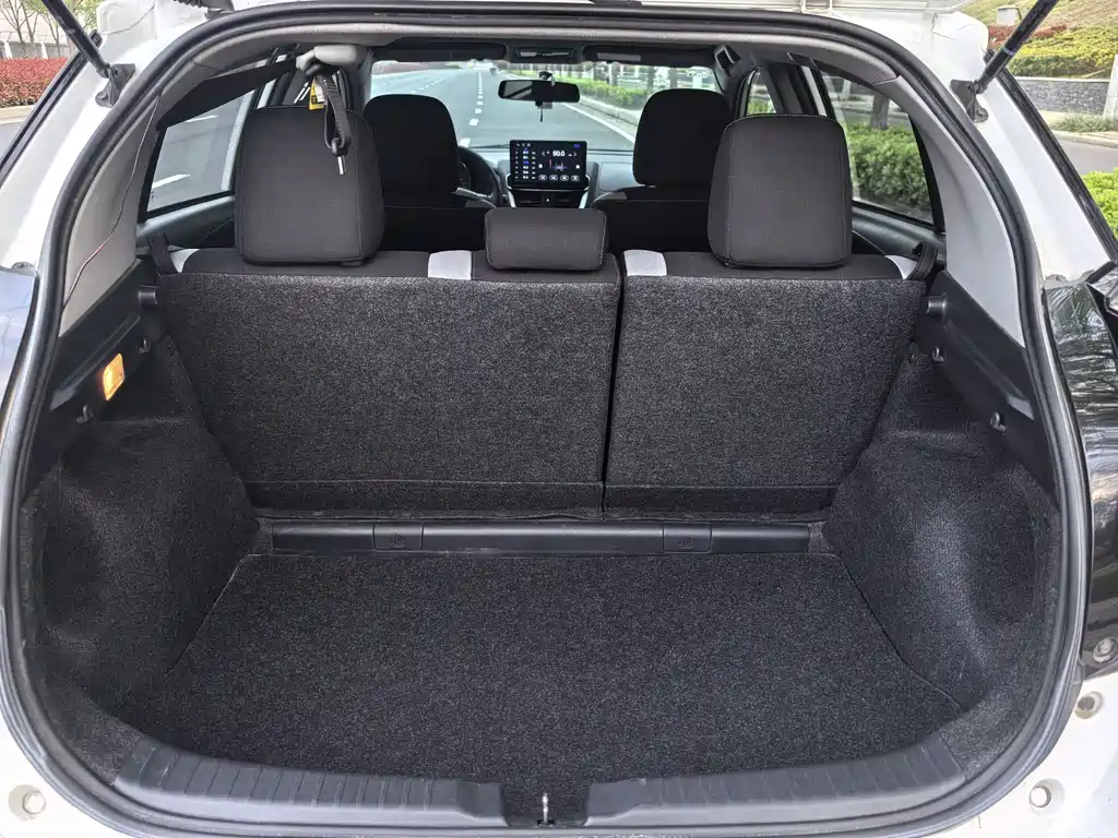 Toyota Yaris L 2021 — фото 15