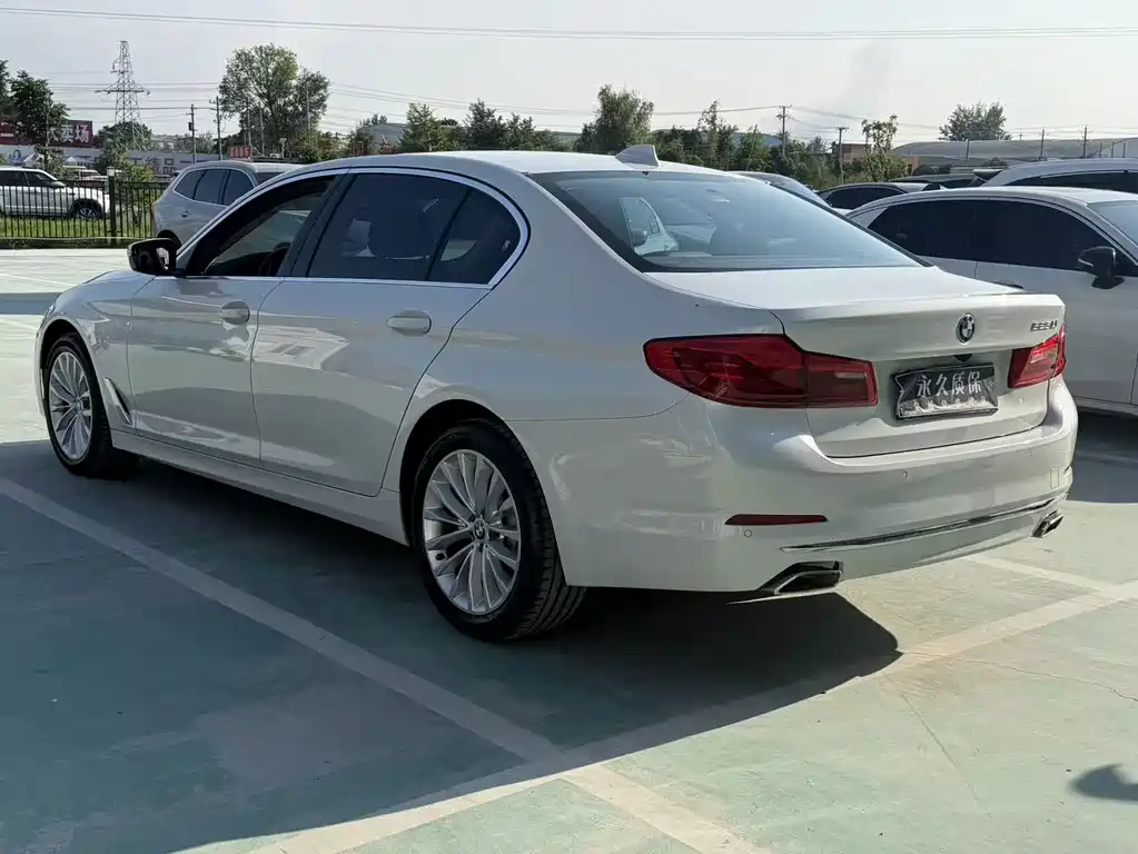 BMW 5 Series 2019 — фото 23