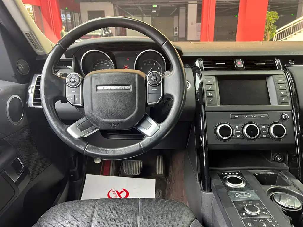 Land Rover Discovery 2018 — фото 13