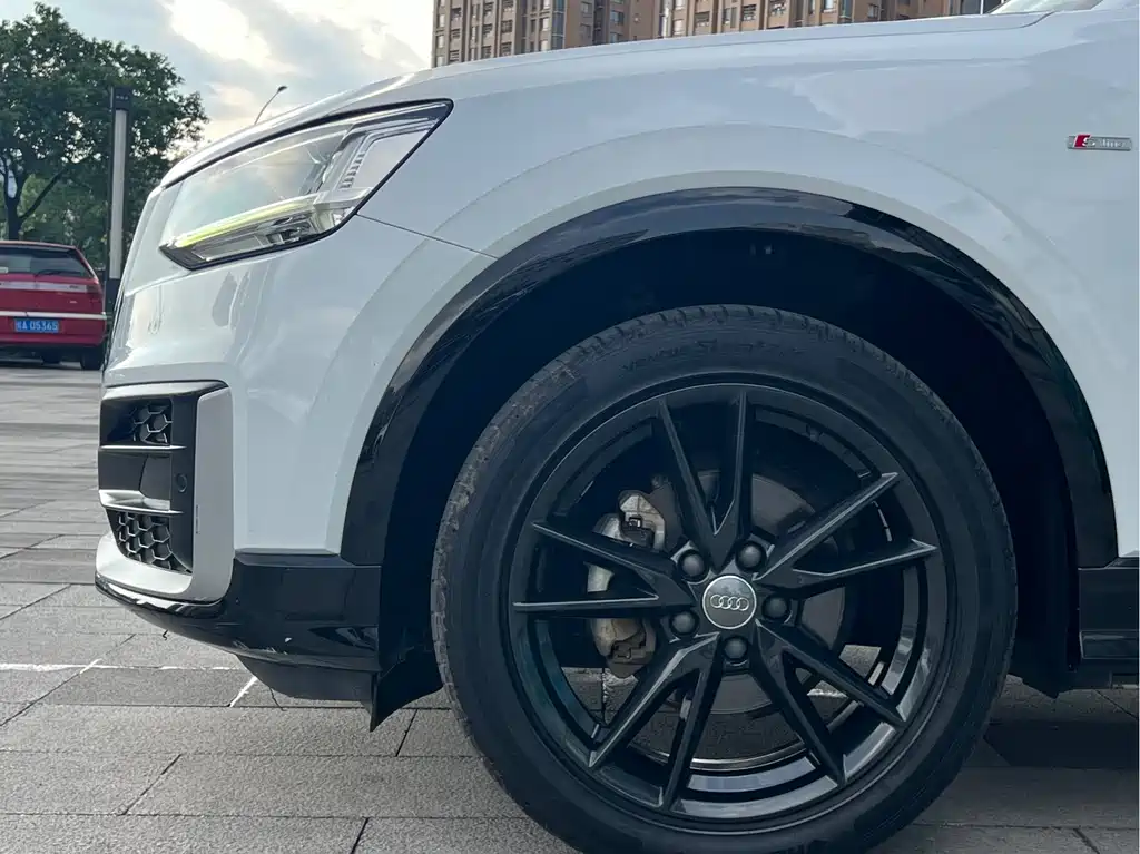 Audi Q2L 2020 — фото 11