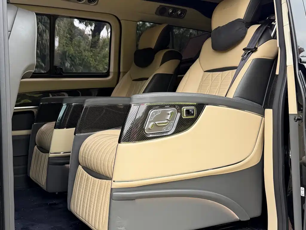 Mercedes-Benz V-Class 2024 — фото 11