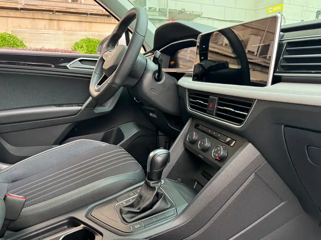 Volkswagen Tiguan L 2023 — фото 13