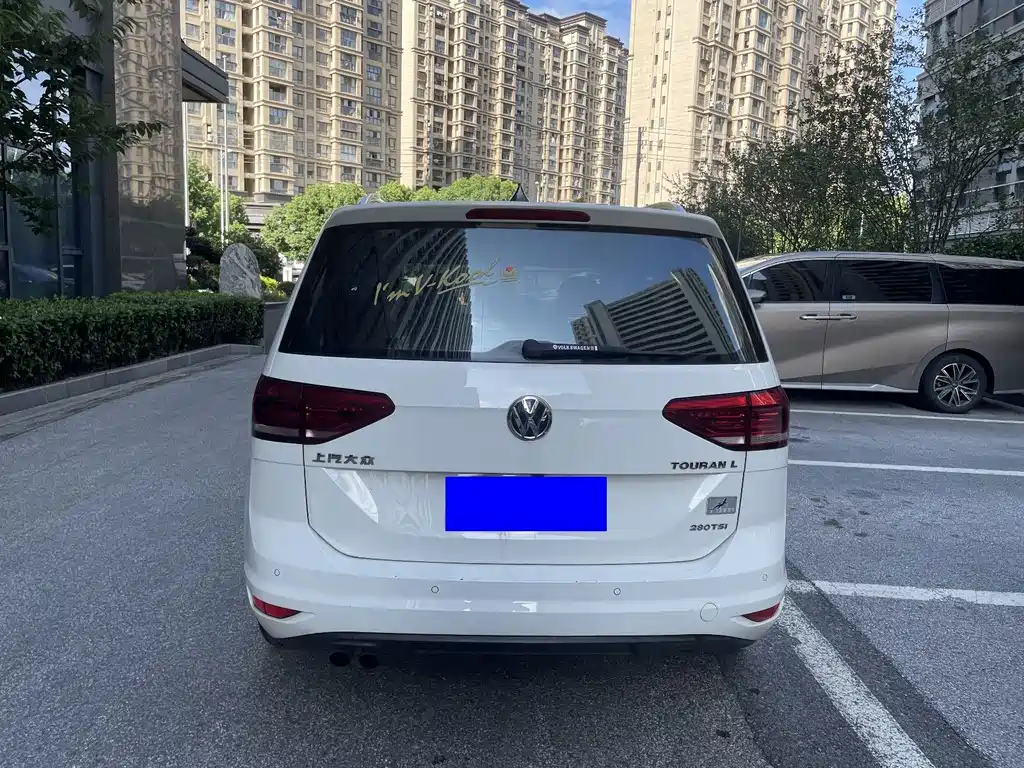 Volkswagen Touran 2018 — фото 12