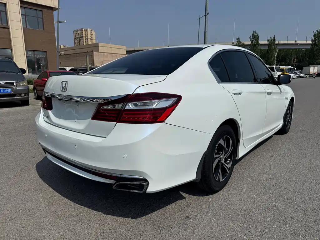 Honda Accord 2016 — фото 12