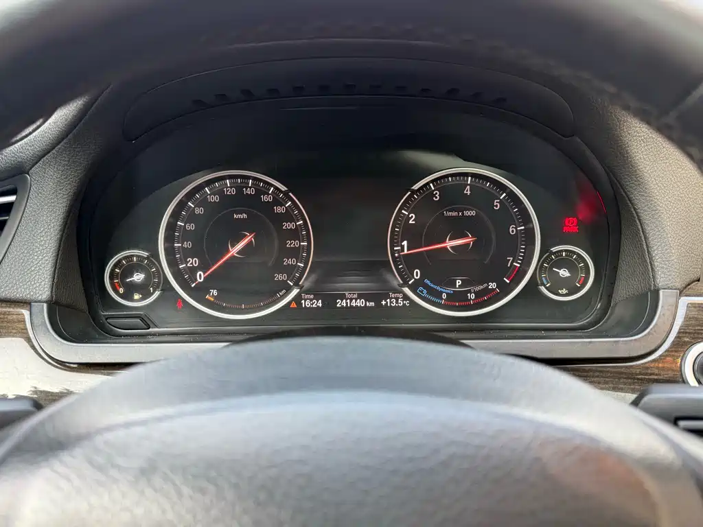 BMW 7 Series 2013 — фото 16