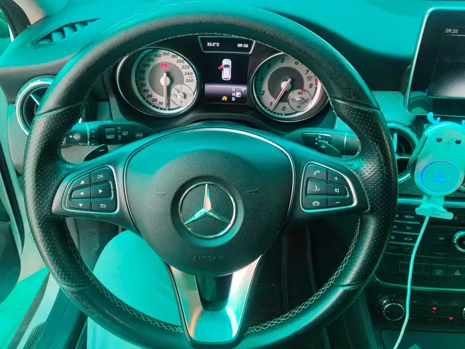 Mercedes-Benz GLA 2017 — фото 15