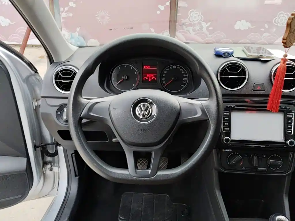 Volkswagen Jetta 2017 — фото 11