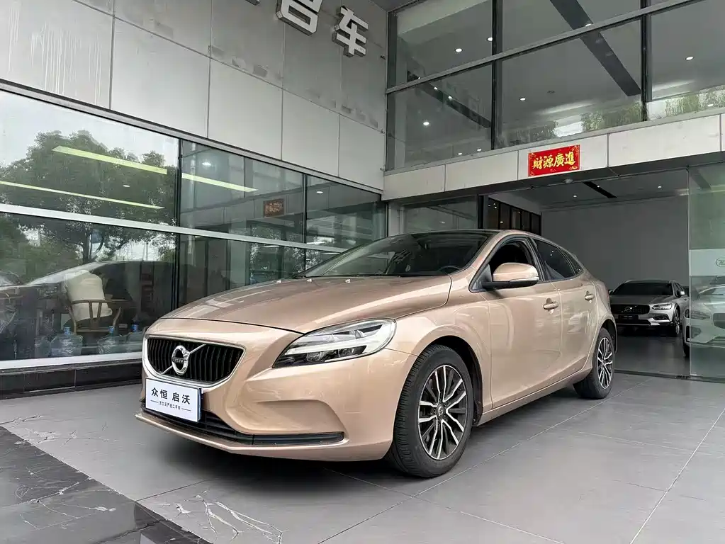 Volvo V40 2017 — фото 1
