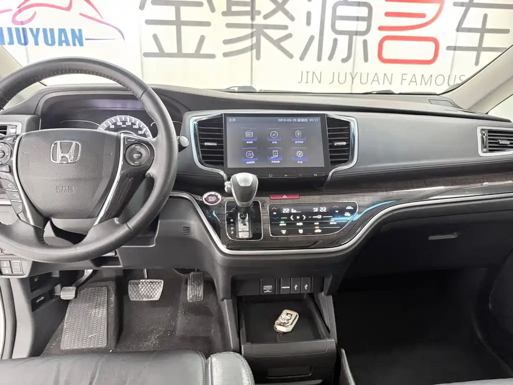 Honda Odyssey 2017 — фото 11