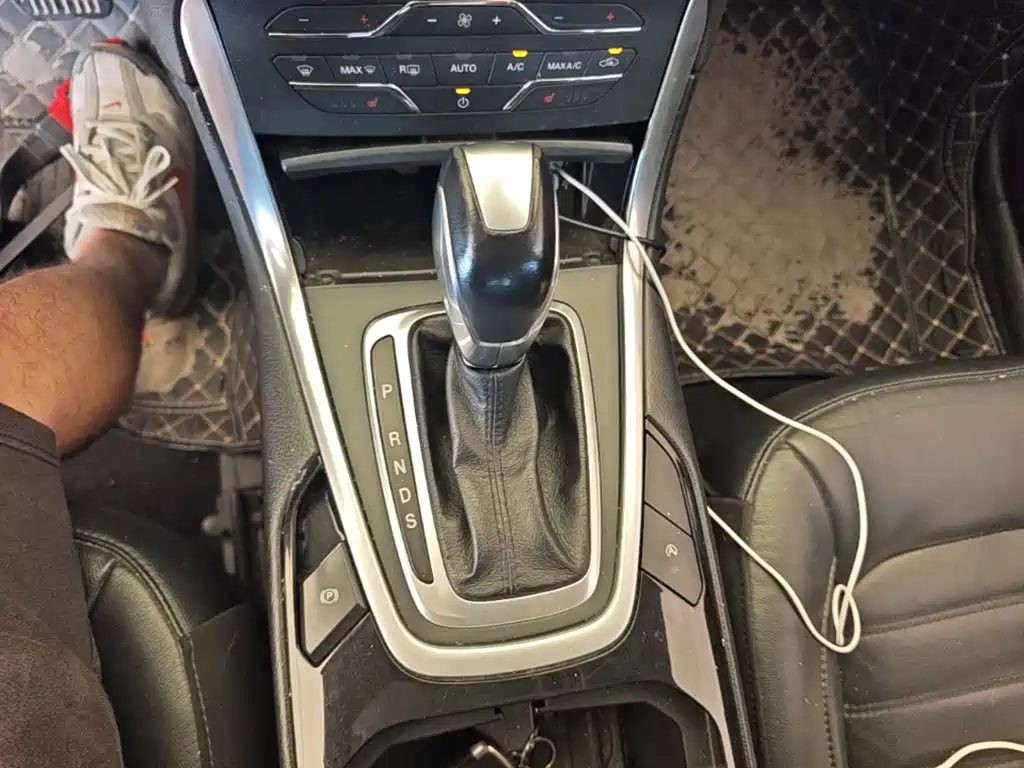 Ford Edge 2019 — фото 14