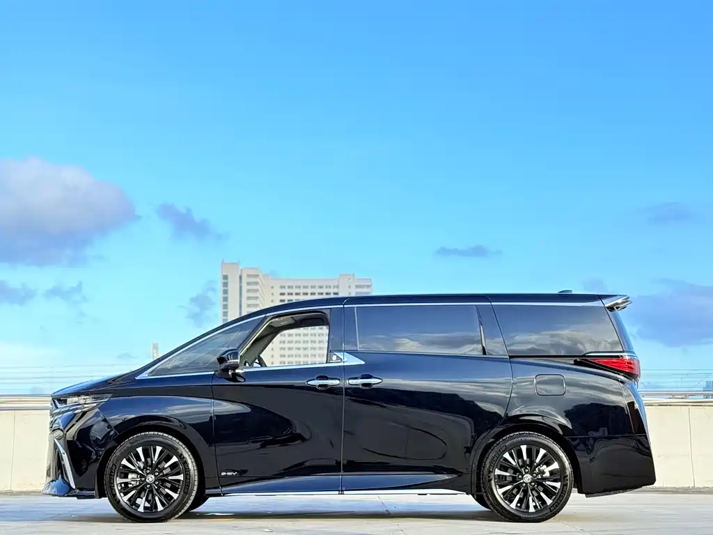 Toyota Alphard 2024 — фото 13