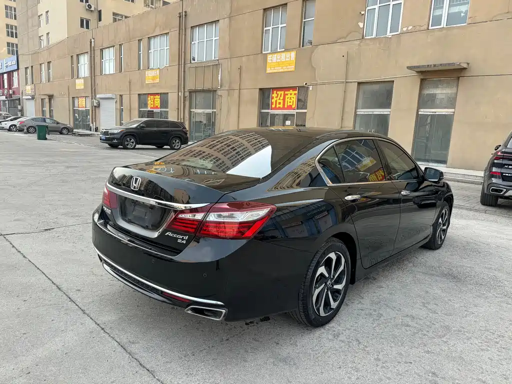 Honda Accord 2016 — фото 17