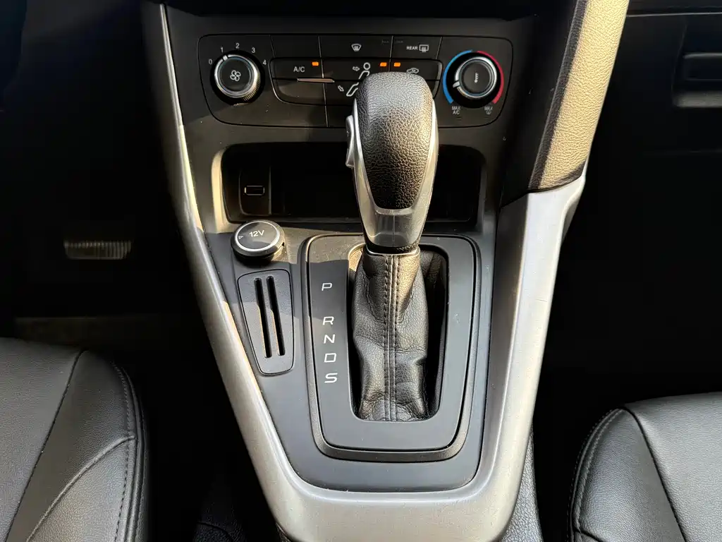 Ford Focus 2019 — фото 12