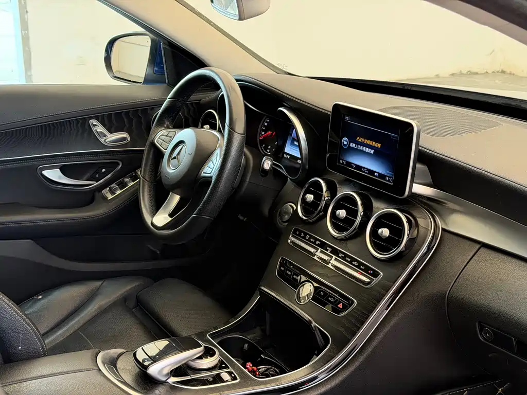 Mercedes-Benz C-Class 2017 — фото 9