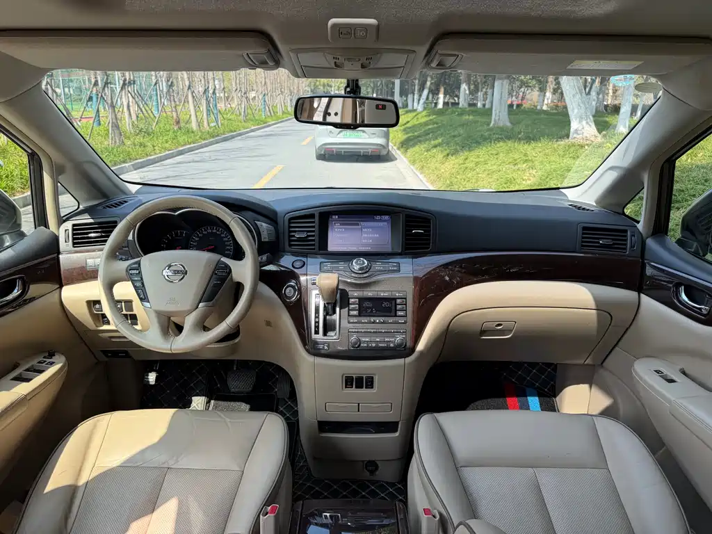 Nissan Quest 2018 — фото 26