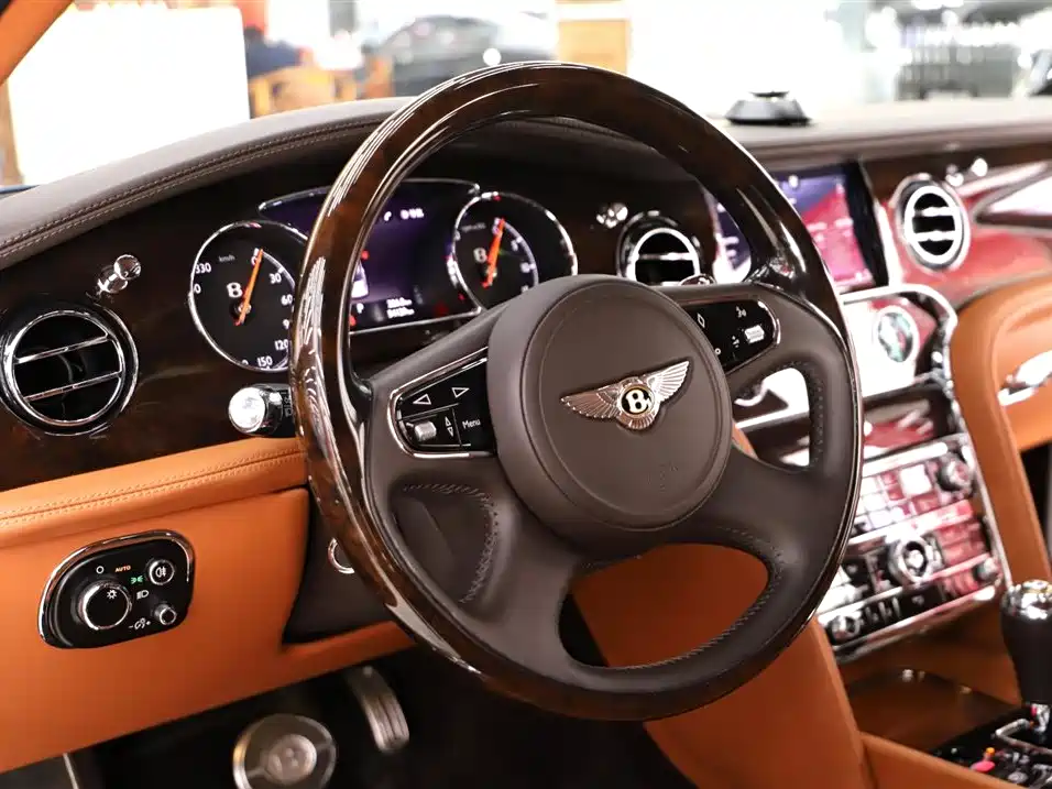 Bentley Mulsanne 2019 — фото 16