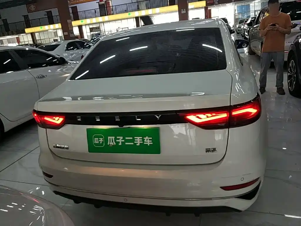 Geely Emgrand 2022