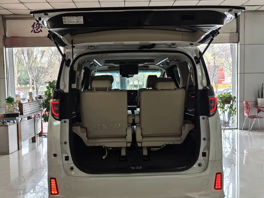 Toyota Alphard 2021 — фото 20