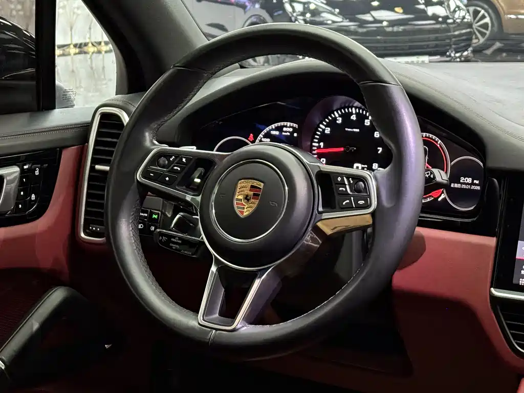 Porsche Cayenne 2019 — фото 10