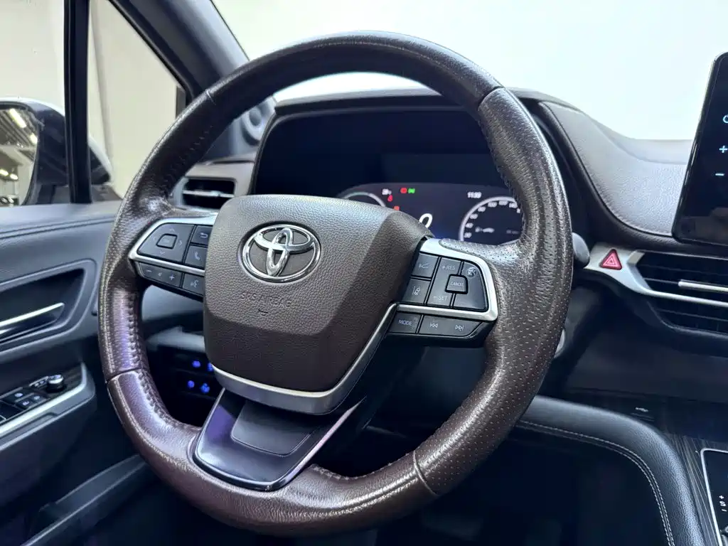 Toyota Sienna 2022 — фото 13
