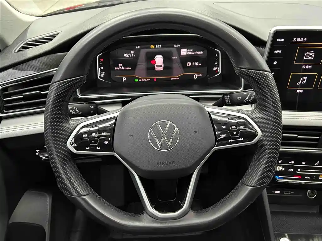 Volkswagen Tiguan L 2023 — фото 3