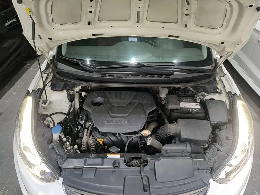 Hyundai Elantra 2017 — фото 20