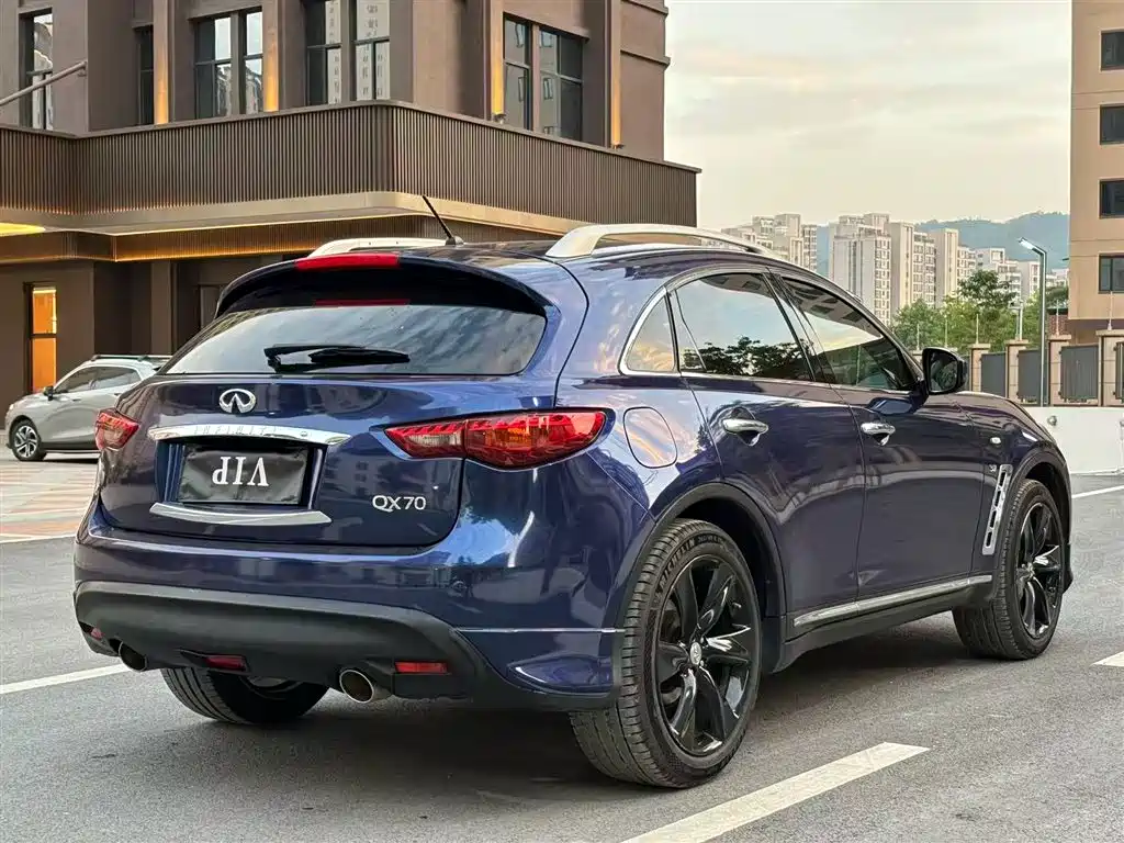 Infiniti QX70 2014 — фото 9