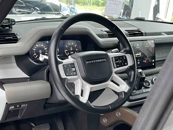 Land Rover Defender 2021