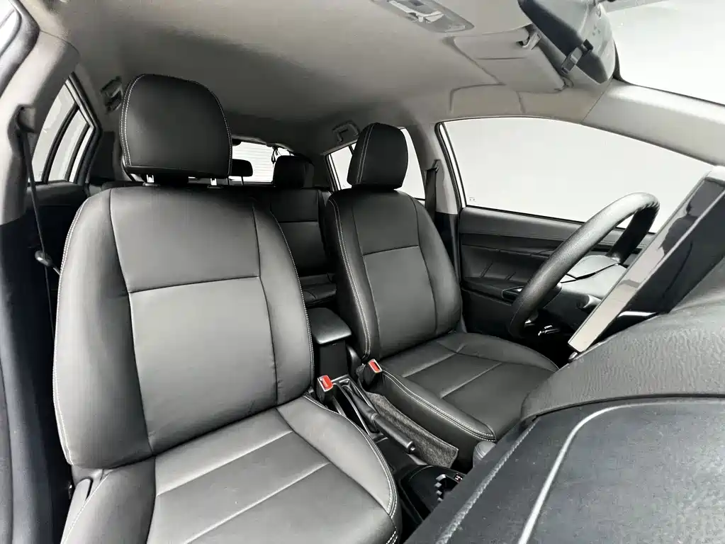 Toyota Yaris L 2022 — фото 12