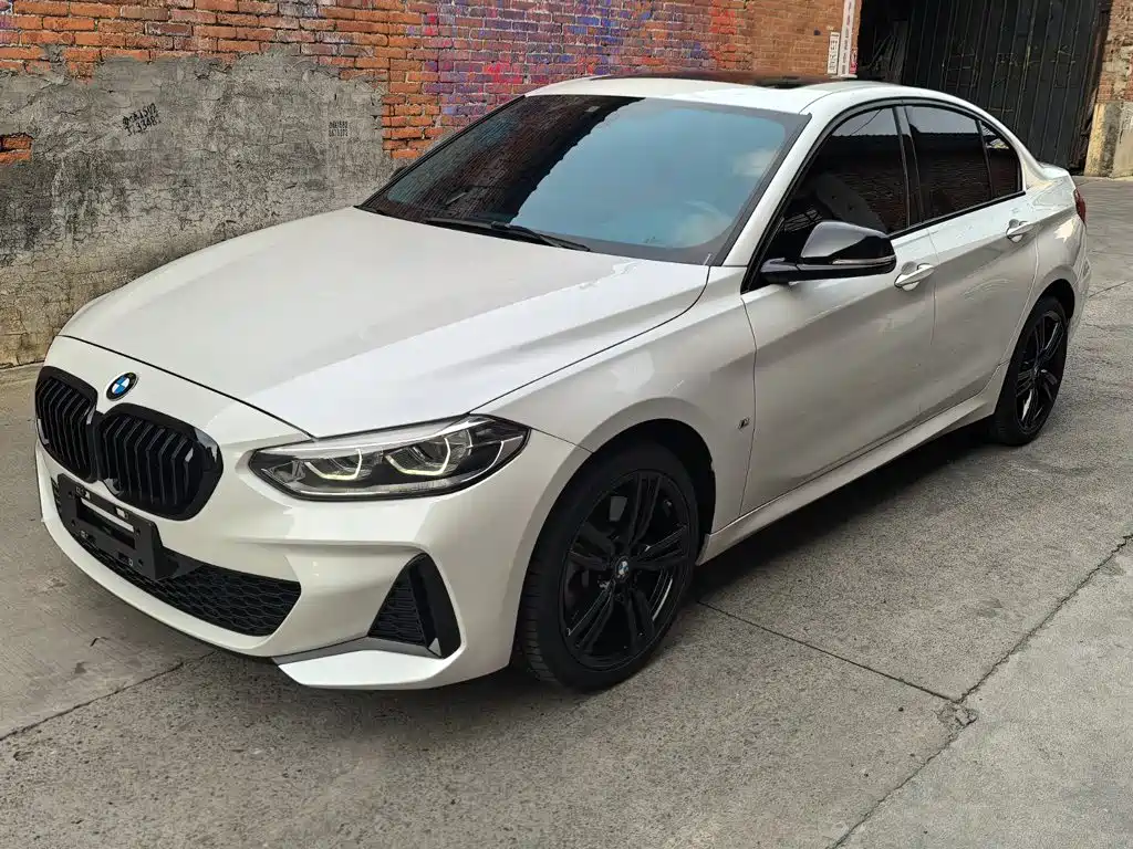 BMW 1 Series 2022 — фото 1