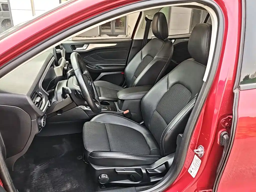 Ford Focus 2019 — фото 15