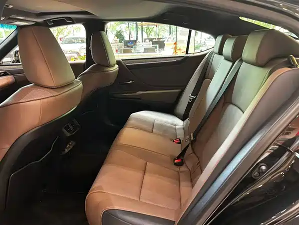 Lexus ES 2024