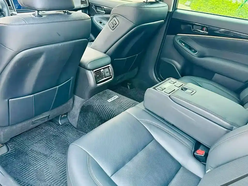 Toyota Crown 2018 — фото 5