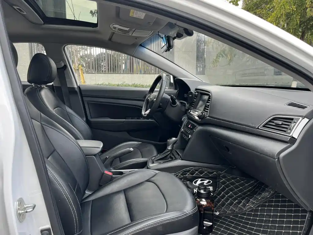 Hyundai Elantra 2019 — фото 11
