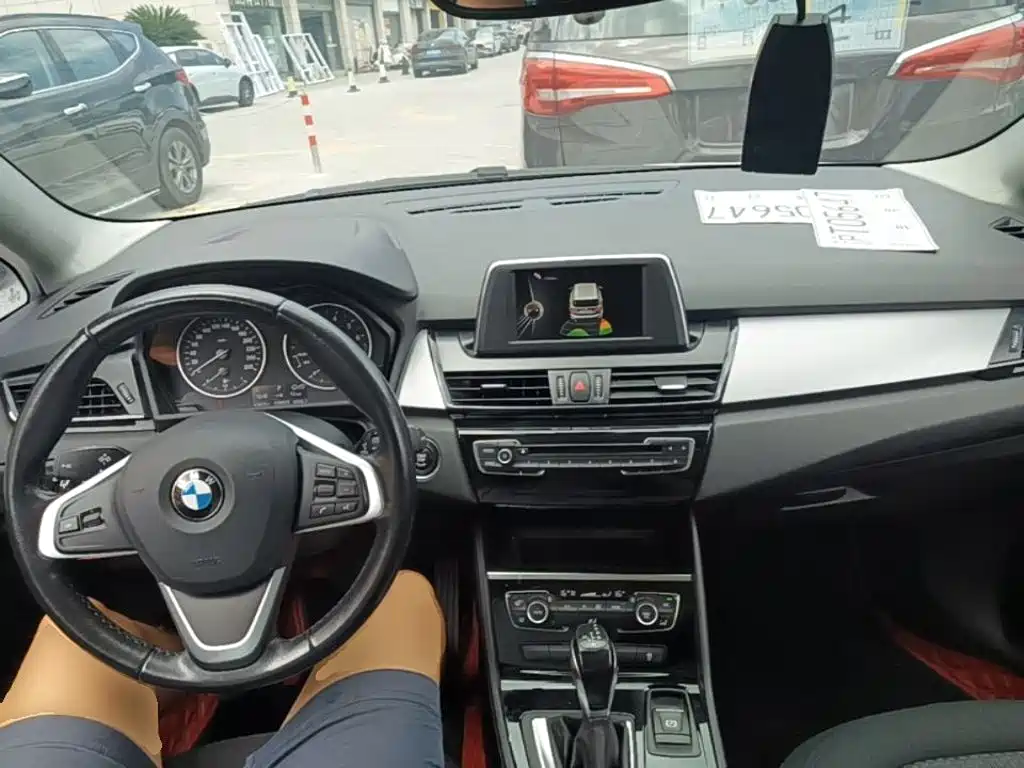BMW 2 Series Wagon 2017 — фото 10