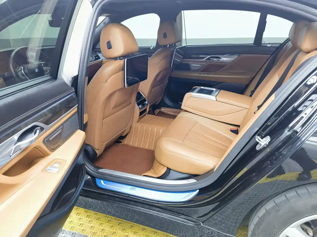 BMW BMW 7 Series New Energy 2018 — фото 9