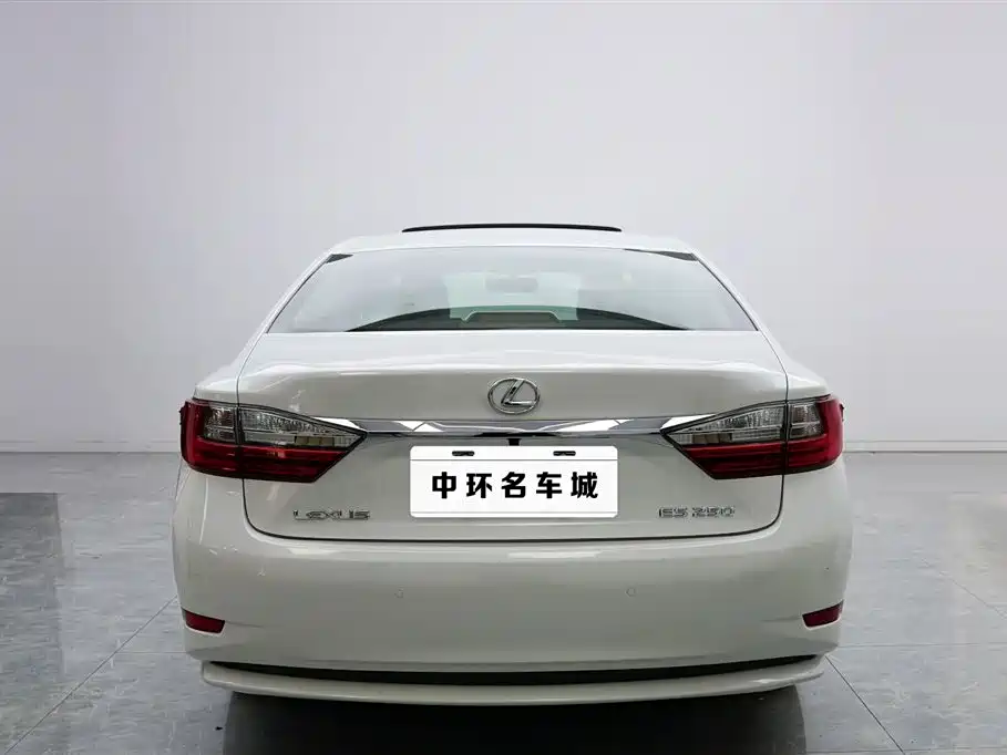 Lexus ES 2017 — фото 18