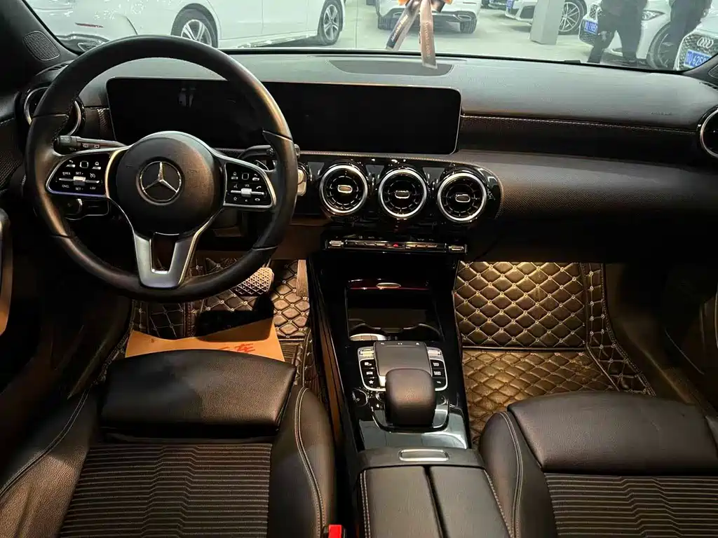 Mercedes-Benz A-Class 2019 — фото 5