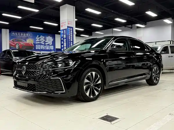 Volkswagen Passat 2023