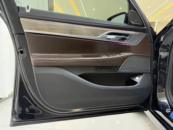BMW 7 Series 2021