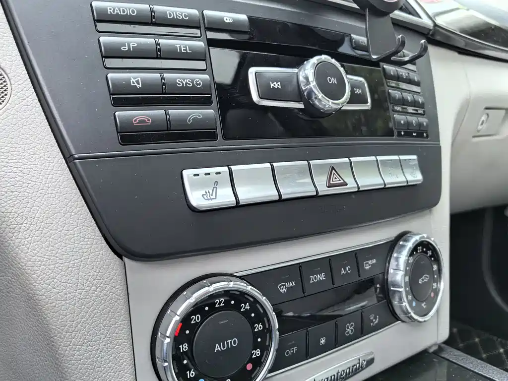 Mercedes-Benz C-Class 2011 — фото 18