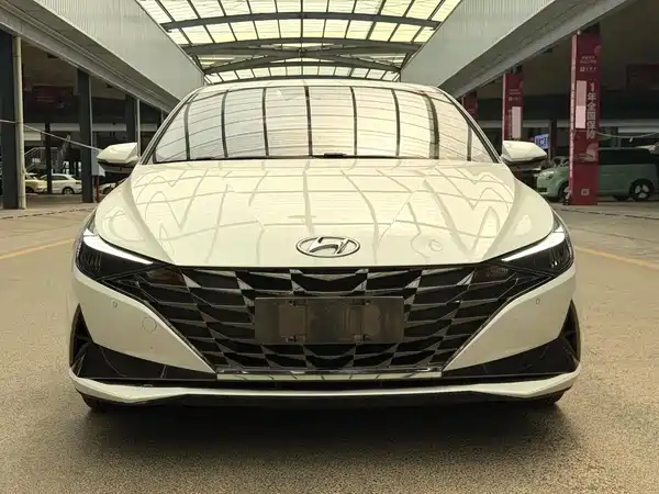 Hyundai Elantra 2022