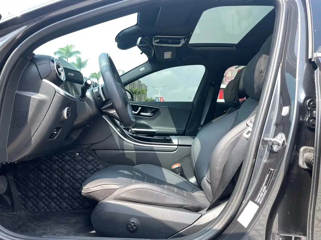 Mercedes-Benz C-Class 2023 — фото 11