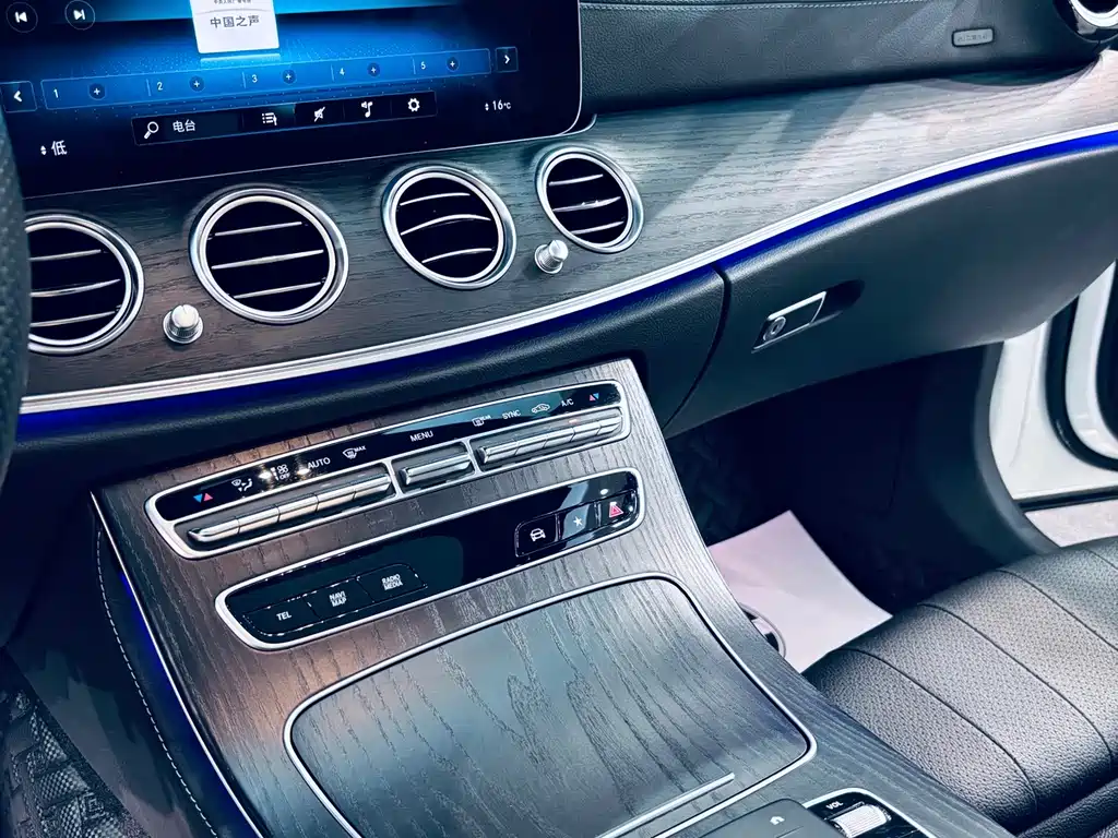 Mercedes-Benz E-Class 2022 — фото 8