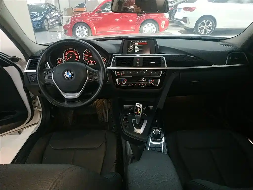 BMW 3 Series 2017 — фото 10