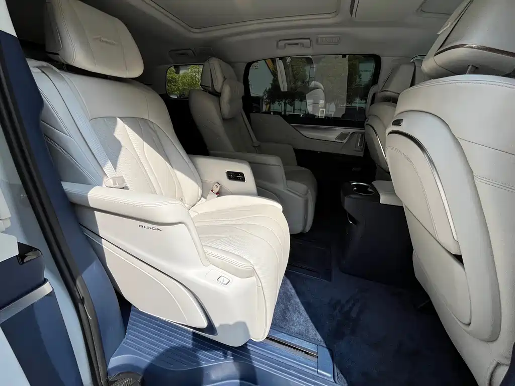 Buick GL8 New Energy 2024 — фото 13