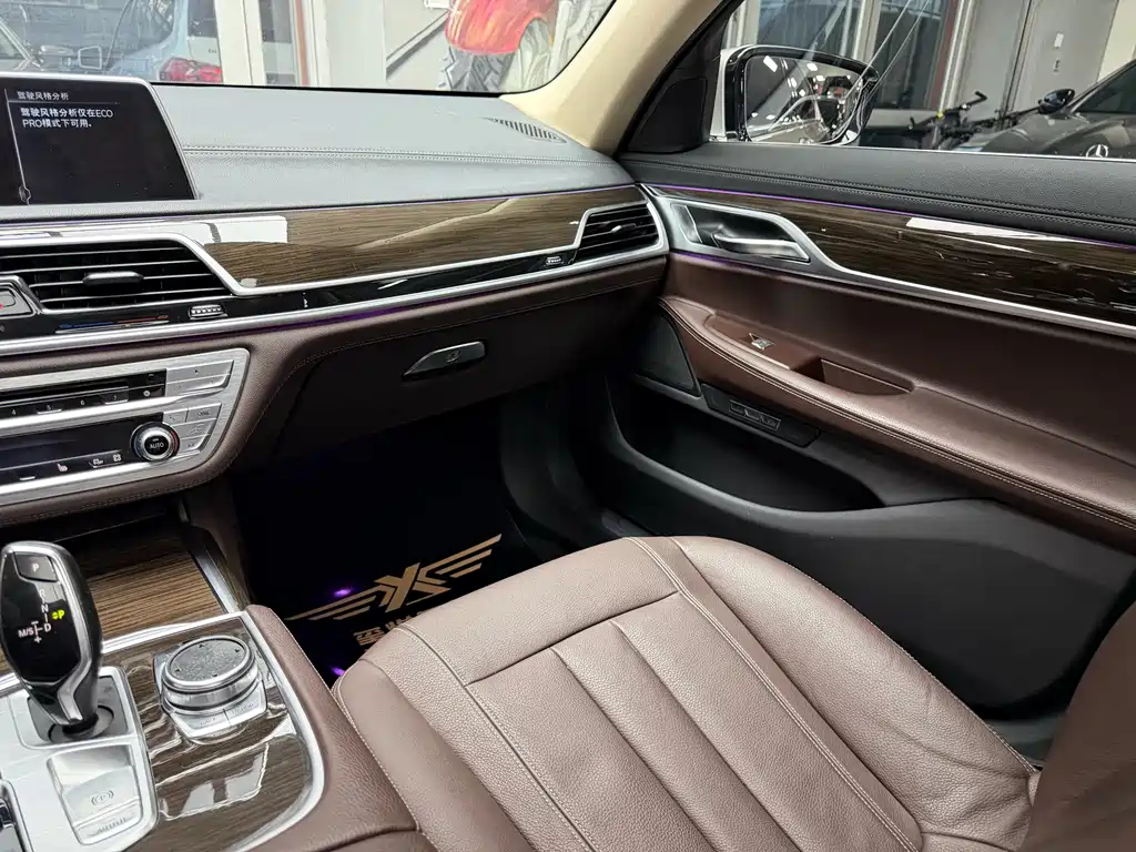 BMW 7 Series 2017 — фото 28