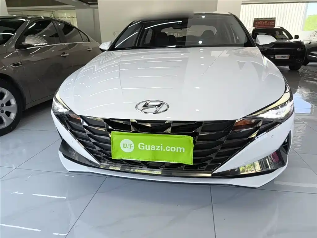 Hyundai Elantra 2023 — фото 3